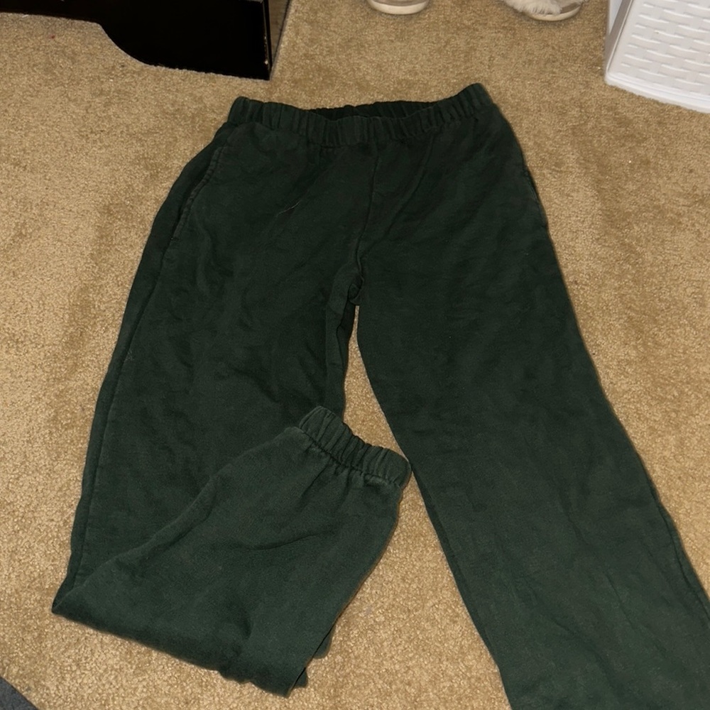 One size fits all, low waisted Brandy sweat pants!